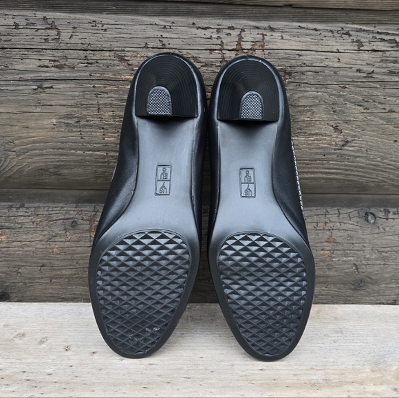 AEROSOLES Dolly Classic Minimalist Leather Cutout Details Comfort Heels 7M - Picture 15 of 15